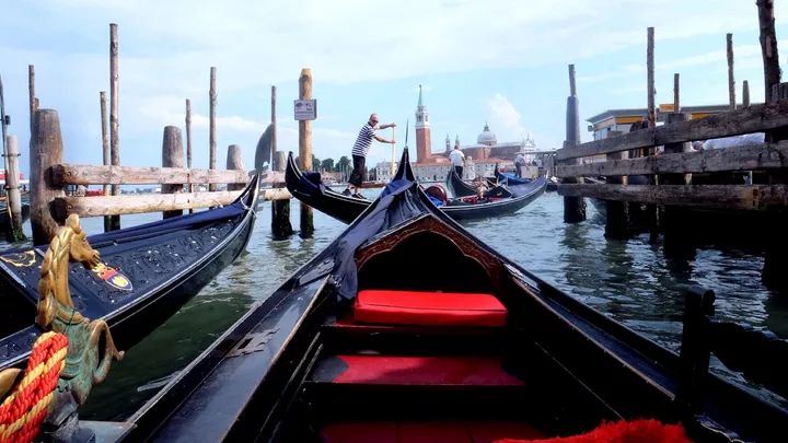 gondola-canal-venice-italy-2